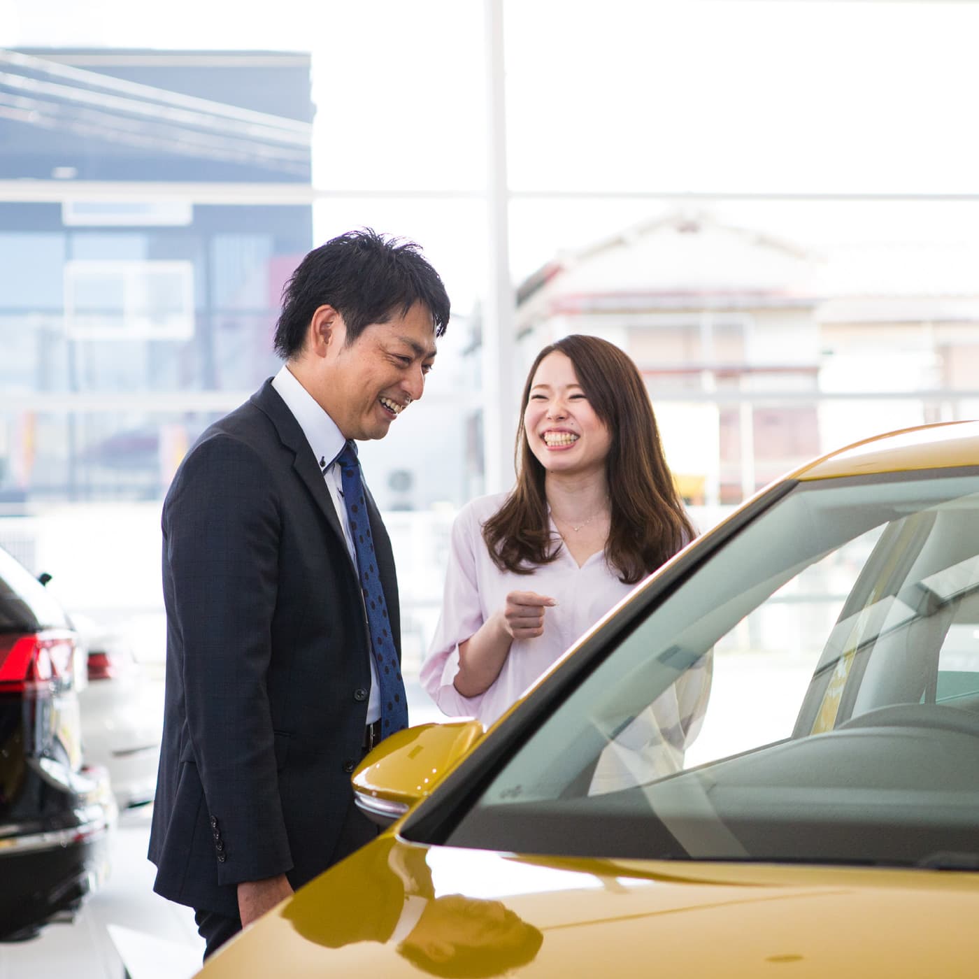 専門スタッフによる接客風景